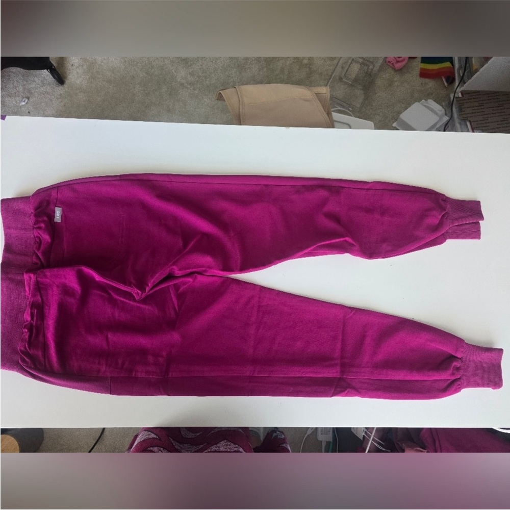 NWT Figs Bold Pink Jogger Scrub pants - Picture 3 of 3